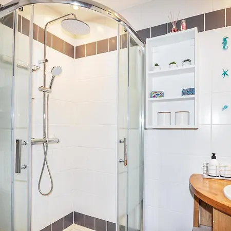 1 Bedroom Lovely In Cyprien Apartment *