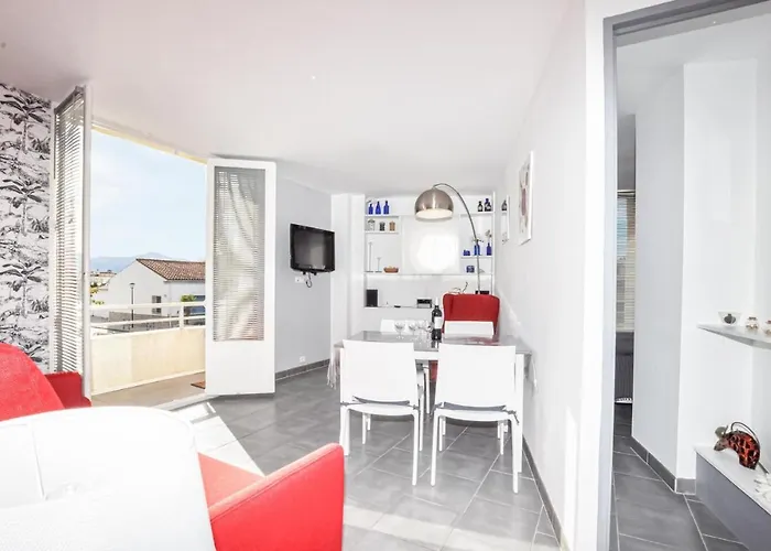Front * Saint-Cyprien (Pyrenees-Orientales)